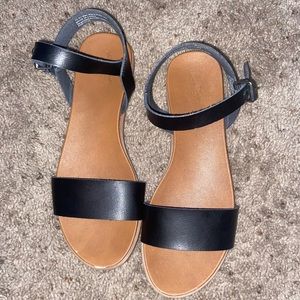 Universal Threads Sandals